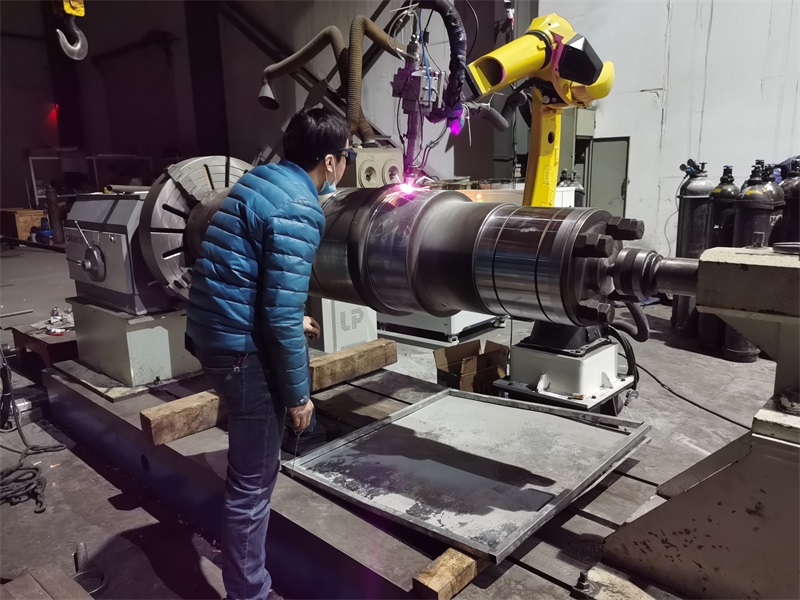 Vertical grinding roller shaft